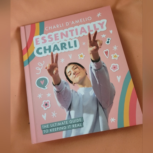 Charli D'amelio -Essentially Charli - Picture 1 of 7